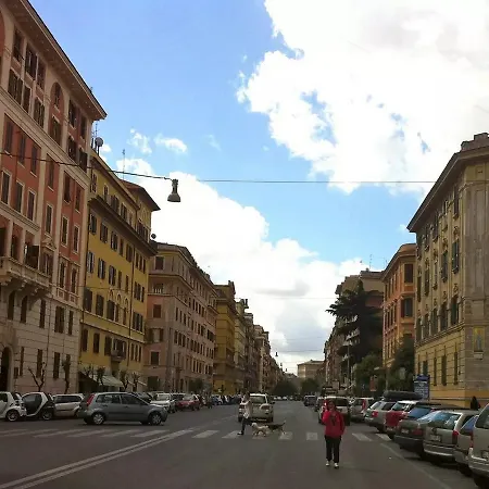 Cozy And Charming Vatican Apartman